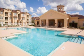 Revived Condo with Pool and 20 minutes from parks